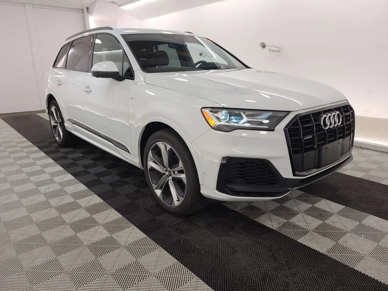 Audi Q7 * PROGRESSIV * CARFAX * От VW * , снимка 2 - Автомобили и джипове - 55690127
