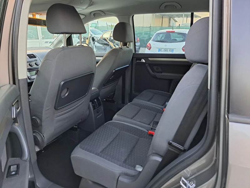 VW Touran 1.9 TDI, снимка 10 - Автомобили и джипове - 47468981