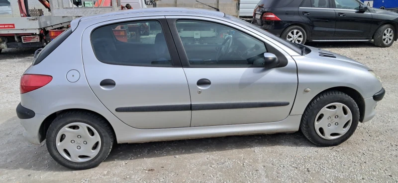 Peugeot 206 1.1i, снимка 3 - Автомобили и джипове - 49467322