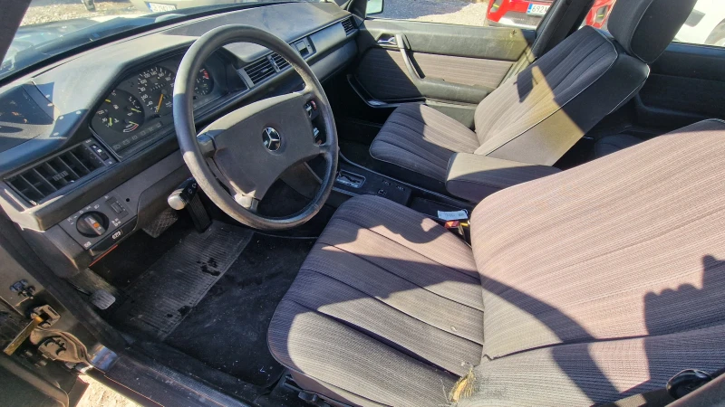 Mercedes-Benz 124 300E 180КС АВТОМАТ, снимка 9 - Автомобили и джипове - 49779042