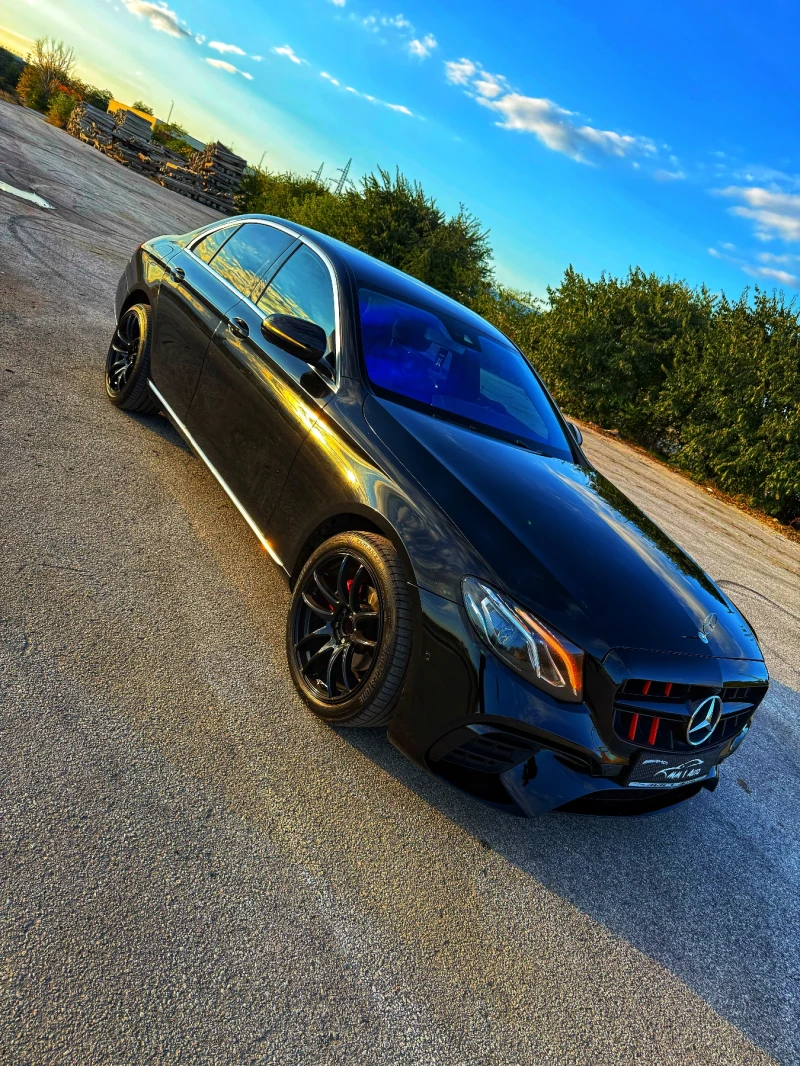 Mercedes-Benz E 220 * FULL AMG* 9G-TRONIC* EXCLUSIVE* DIGITAL* , снимка 3 - Автомобили и джипове - 52191033