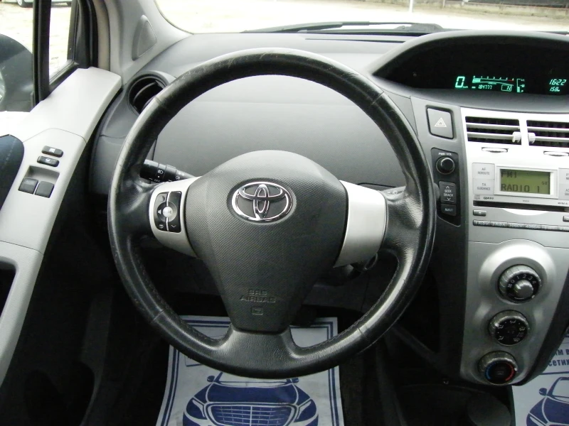 Toyota Yaris 1.4D-4D AVTOMATIK, снимка 10 - Автомобили и джипове - 52148104