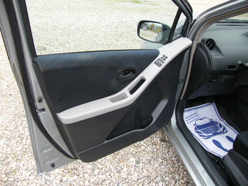 Toyota Yaris 1.4D-4D AVTOMATIK, снимка 7 - Автомобили и джипове - 52148104