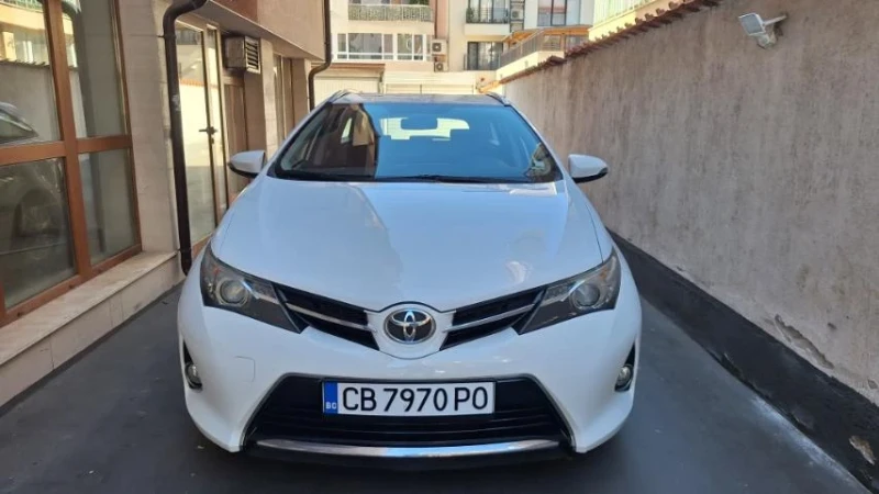 Toyota Auris 1.6 AUTOMATIC, снимка 2 - Автомобили и джипове - 53126577