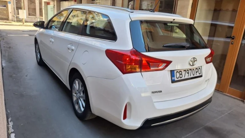 Toyota Auris 1.6 AUTOMATIC, снимка 3 - Автомобили и джипове - 53126577