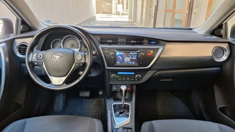 Toyota Auris 1.6 AUTOMATIC, снимка 8 - Автомобили и джипове - 53126577