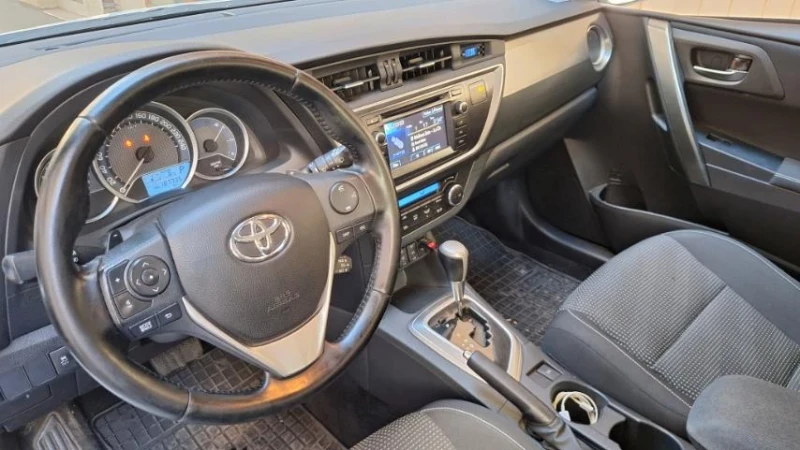 Toyota Auris 1.6 AUTOMATIC, снимка 11 - Автомобили и джипове - 53126577
