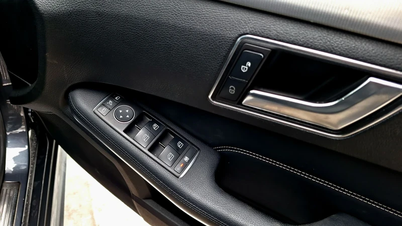 Mercedes-Benz E 220 AMG NightEdition , снимка 12 - Автомобили и джипове - 53206641