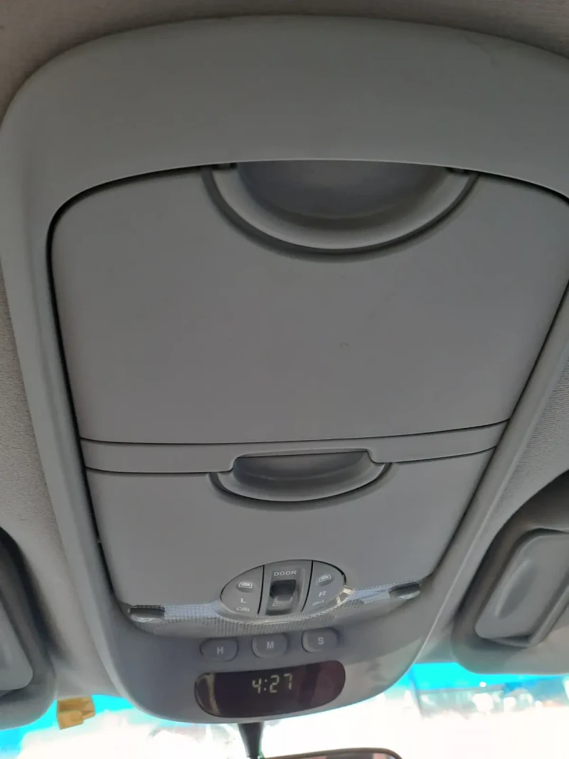 Kia Carnival, снимка 10 - Автомобили и джипове - 53344381