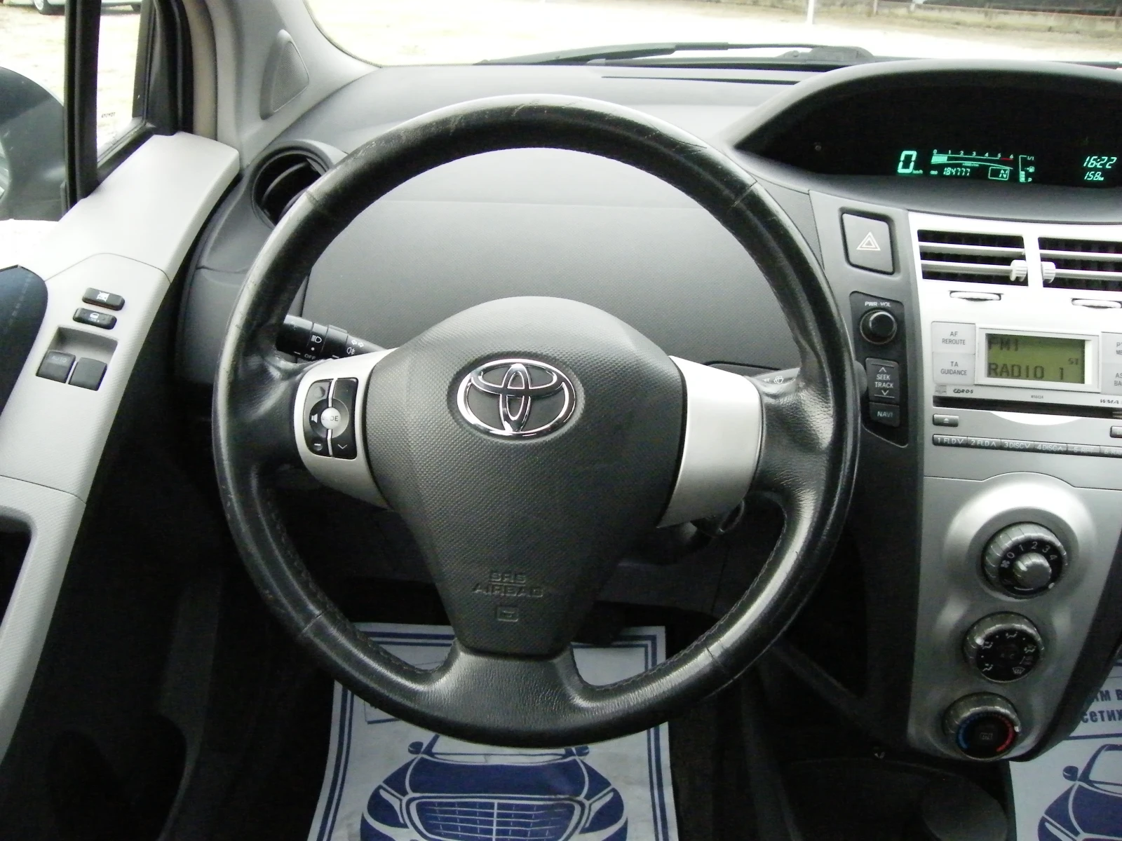 Toyota Yaris 1.4D-4D AVTOMATIK - изображение 10