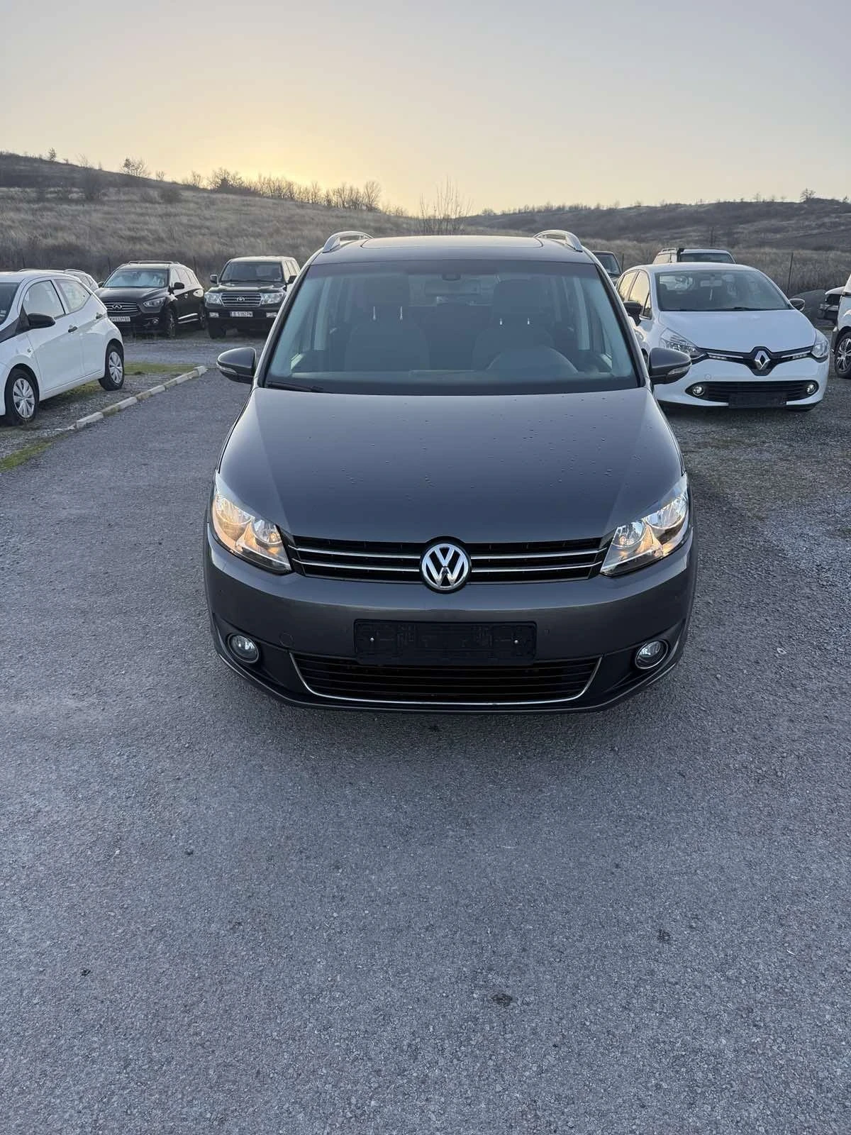 VW Touran 7 места 2.0TDI DSG 106. Хил км - изображение 4