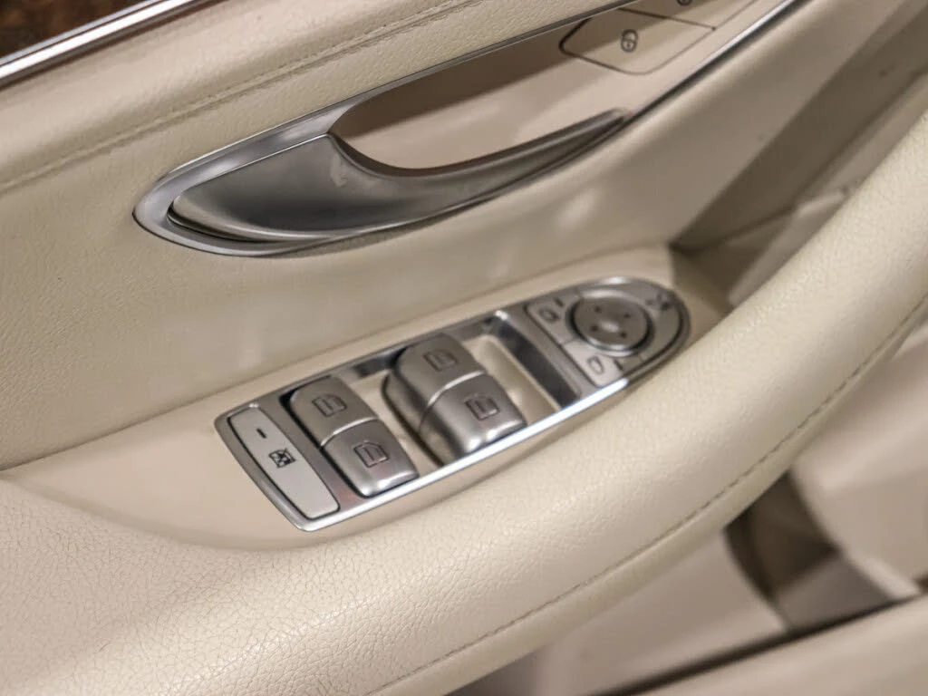 Mercedes-Benz E 400 * AMG Line * HeadUp * * AвтоКредит* (ЦЕНА ДО БГ), снимка 13 - Автомобили и джипове - 53799051