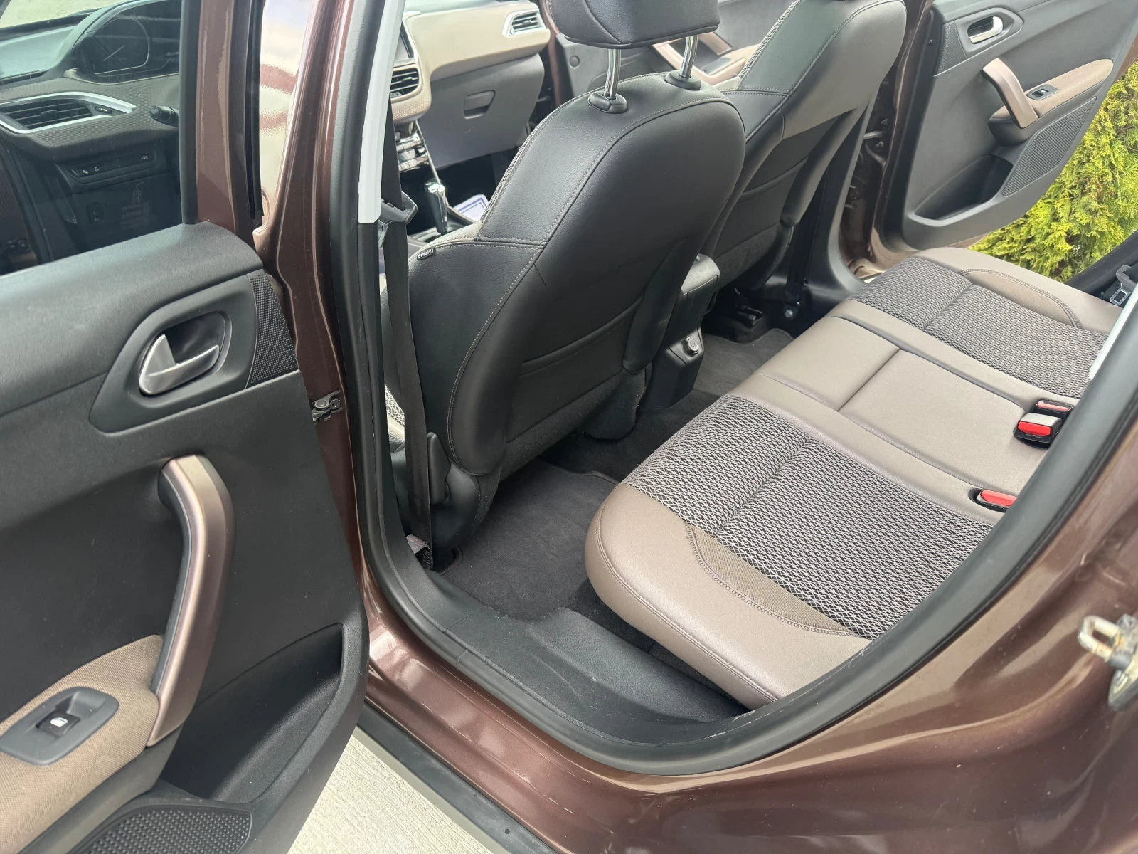 Peugeot 2008 1.6 Avtomat, снимка 12 - Автомобили и джипове - 54232943