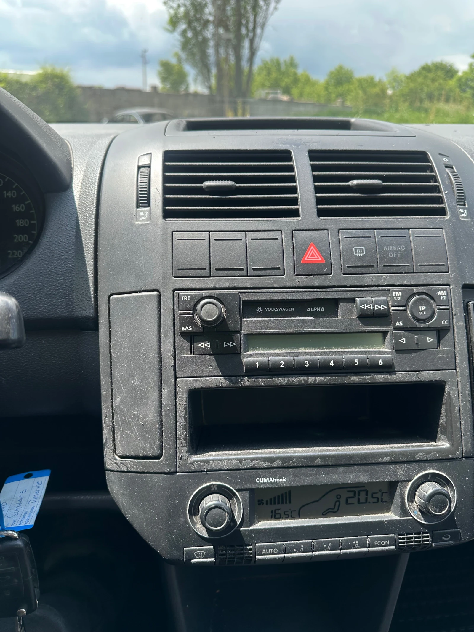 VW Polo 1.2 12v Климатроник, снимка 11 - Автомобили и джипове - 54577277