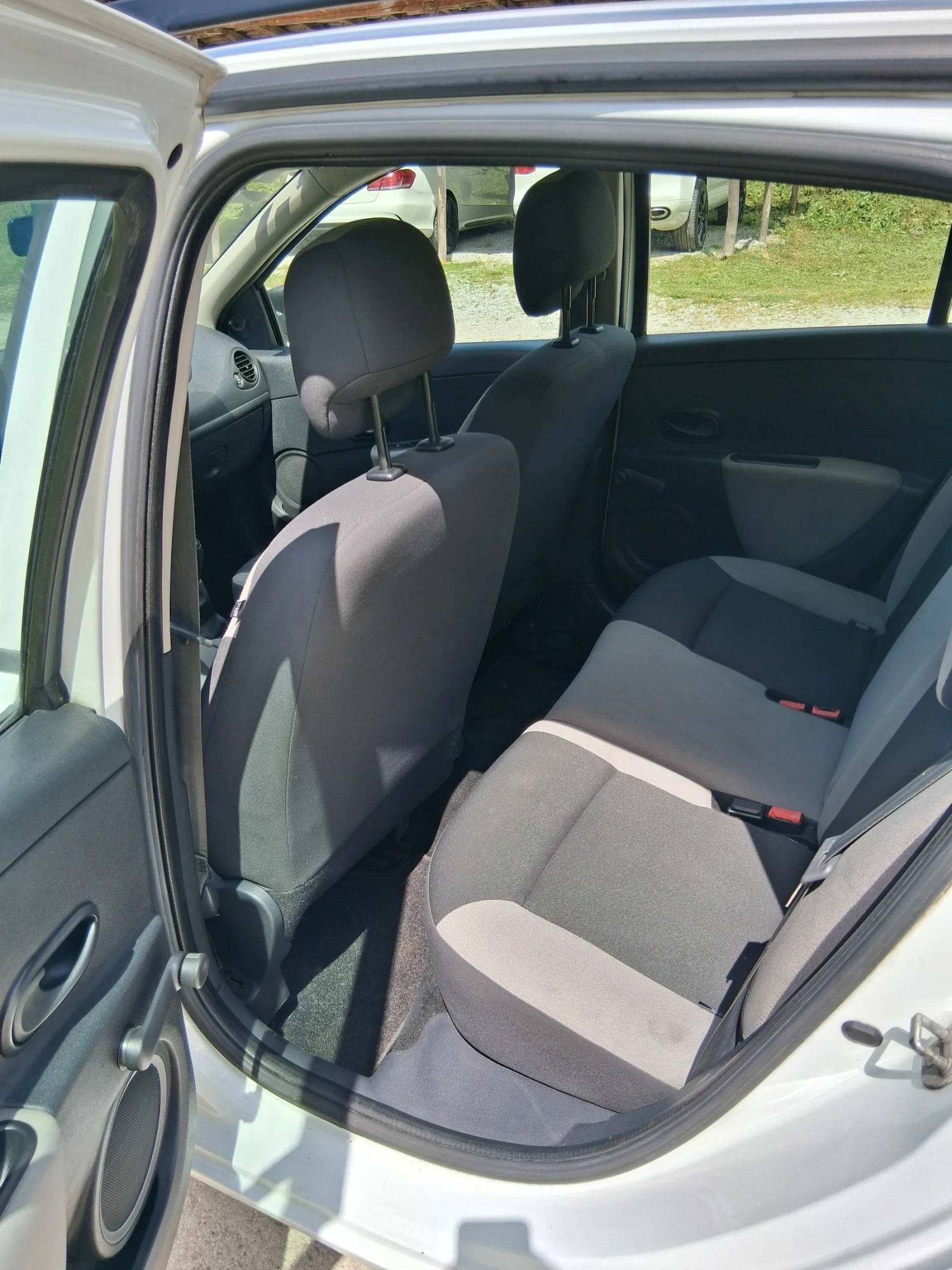 Renault Clio 1.2i, снимка 8 - Автомобили и джипове - 54582980