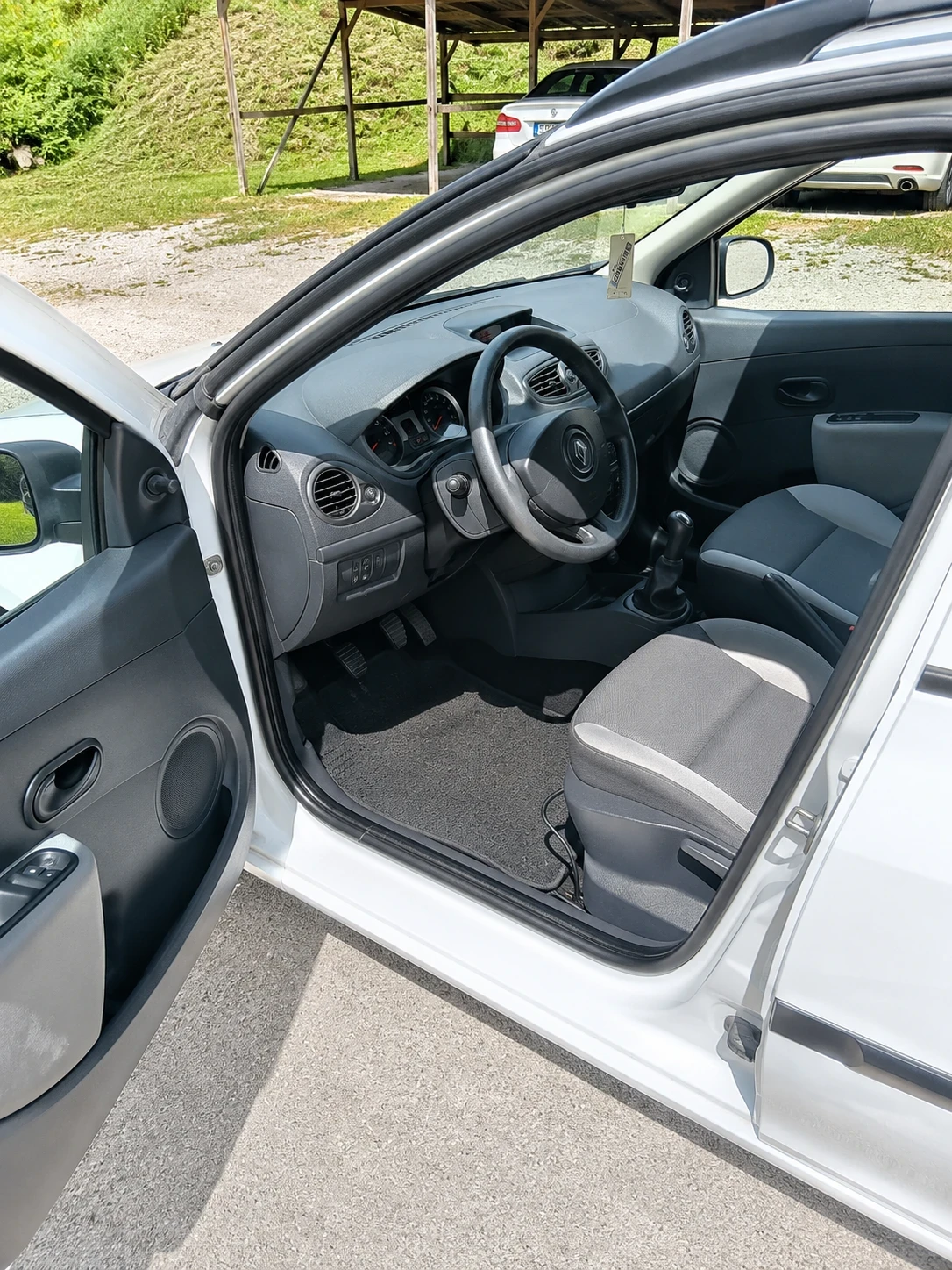 Renault Clio 1.2i, снимка 7 - Автомобили и джипове - 54582980