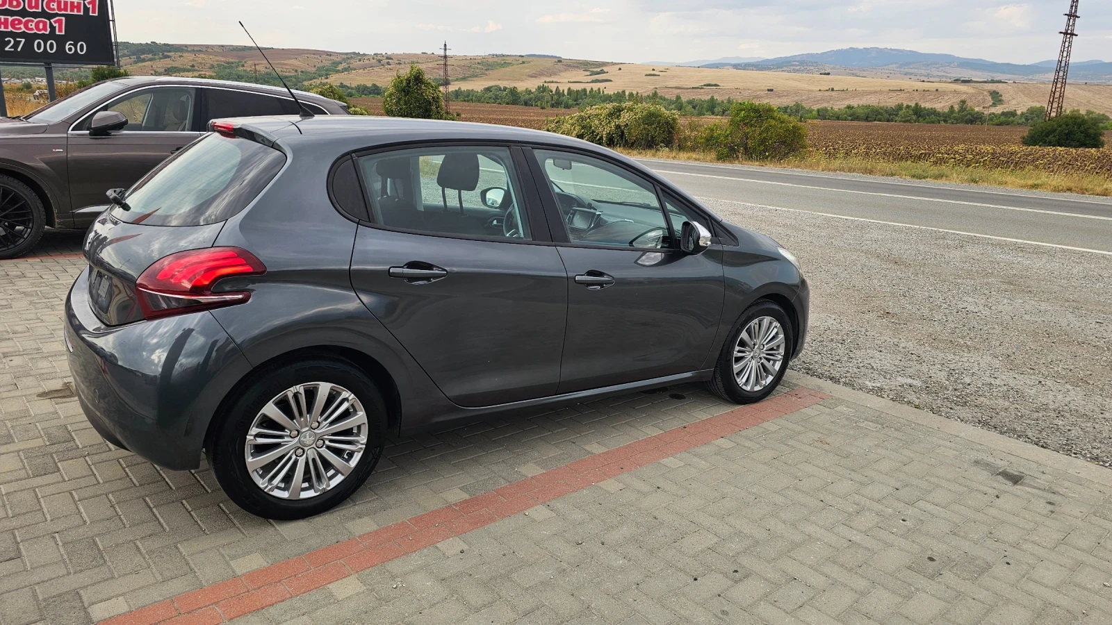 Peugeot 208 1.6HDI ---EVRO 6, снимка 4 - Автомобили и джипове - 55896496