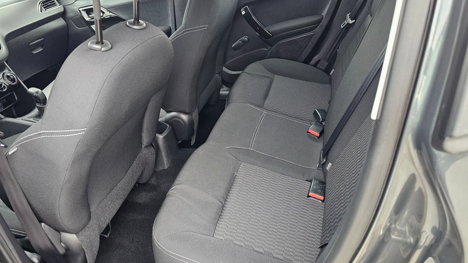 Peugeot 208 1.6HDI ---EVRO 6, снимка 7 - Автомобили и джипове - 55896496