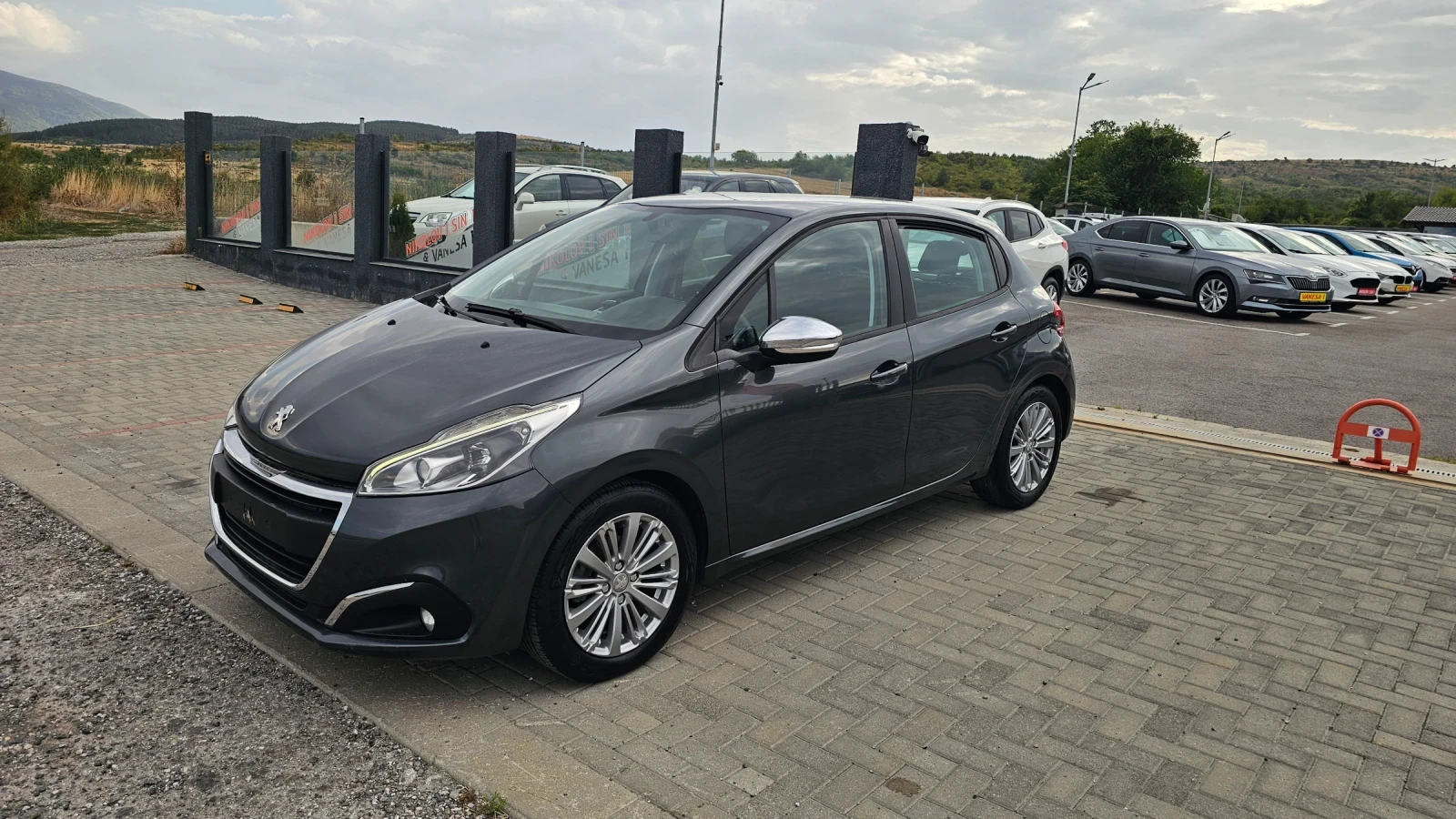 Peugeot 208 1.6HDI ---EVRO 6, снимка 2 - Автомобили и джипове - 55896496
