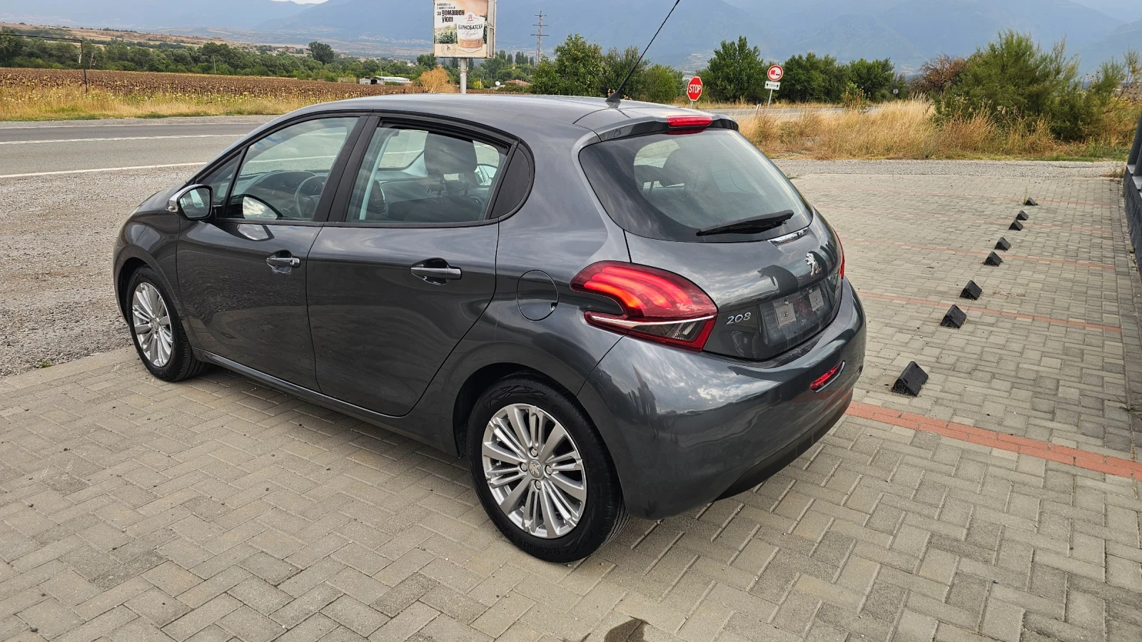 Peugeot 208 1.6HDI ---EVRO 6, снимка 6 - Автомобили и джипове - 55896496