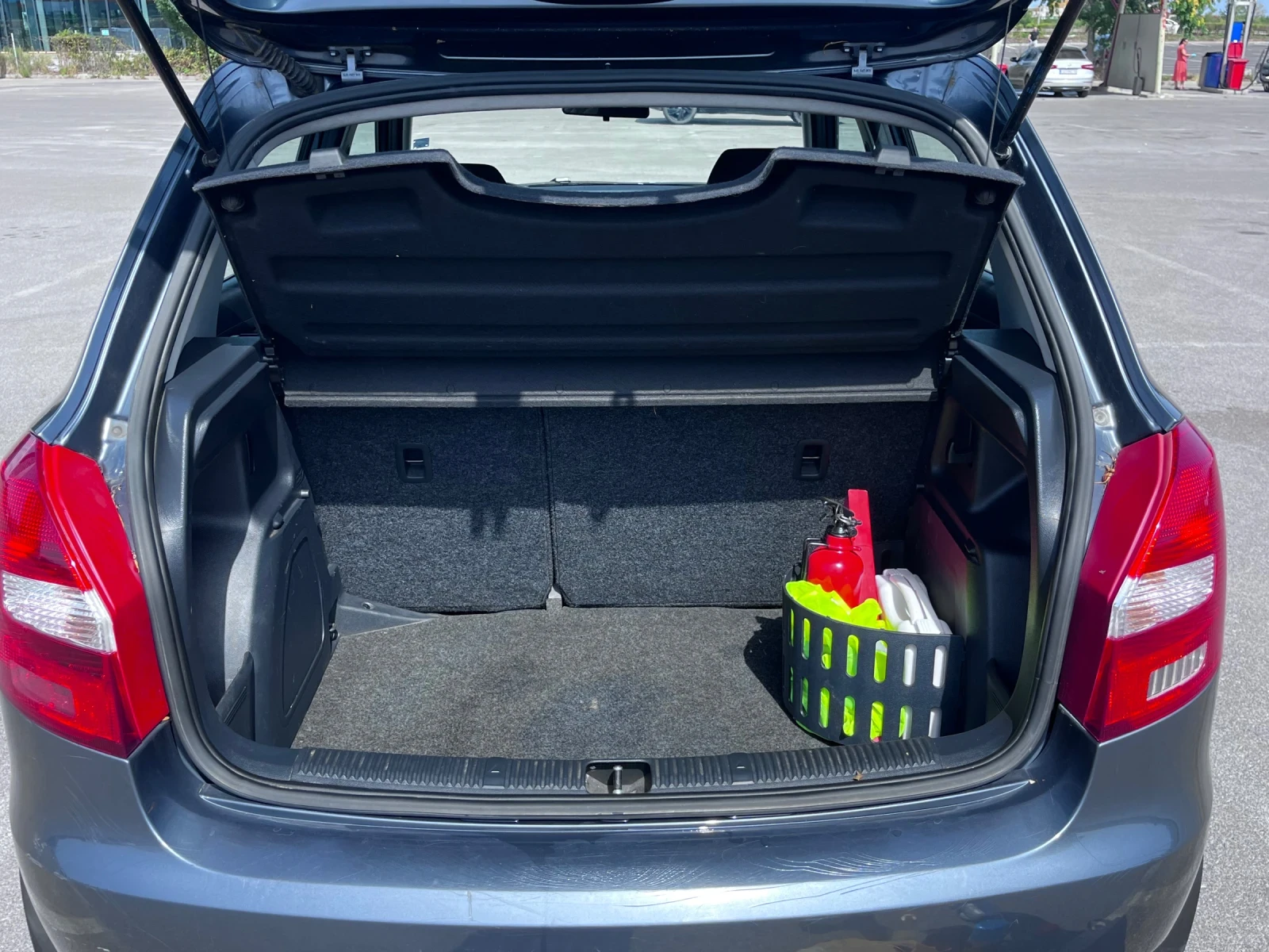 Skoda Fabia 1.2 HTP 70 FACELIFT , снимка 13 - Автомобили и джипове - 55904809