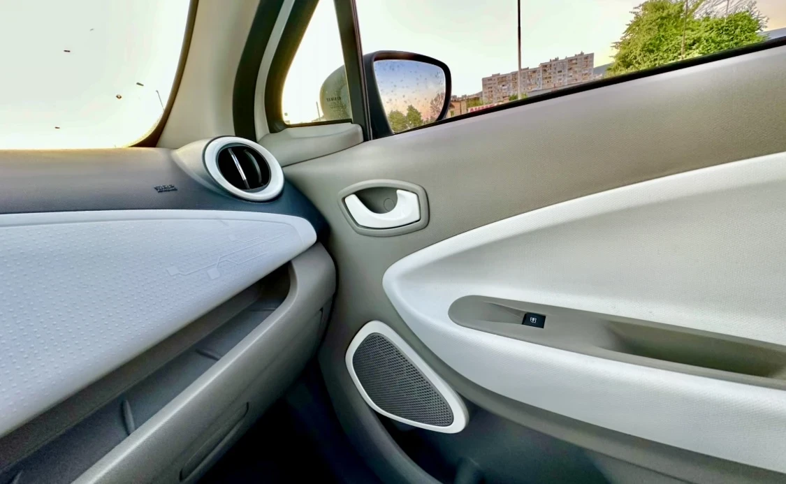 Renault Zoe 1200, снимка 8 - Автомобили и джипове - 56088964