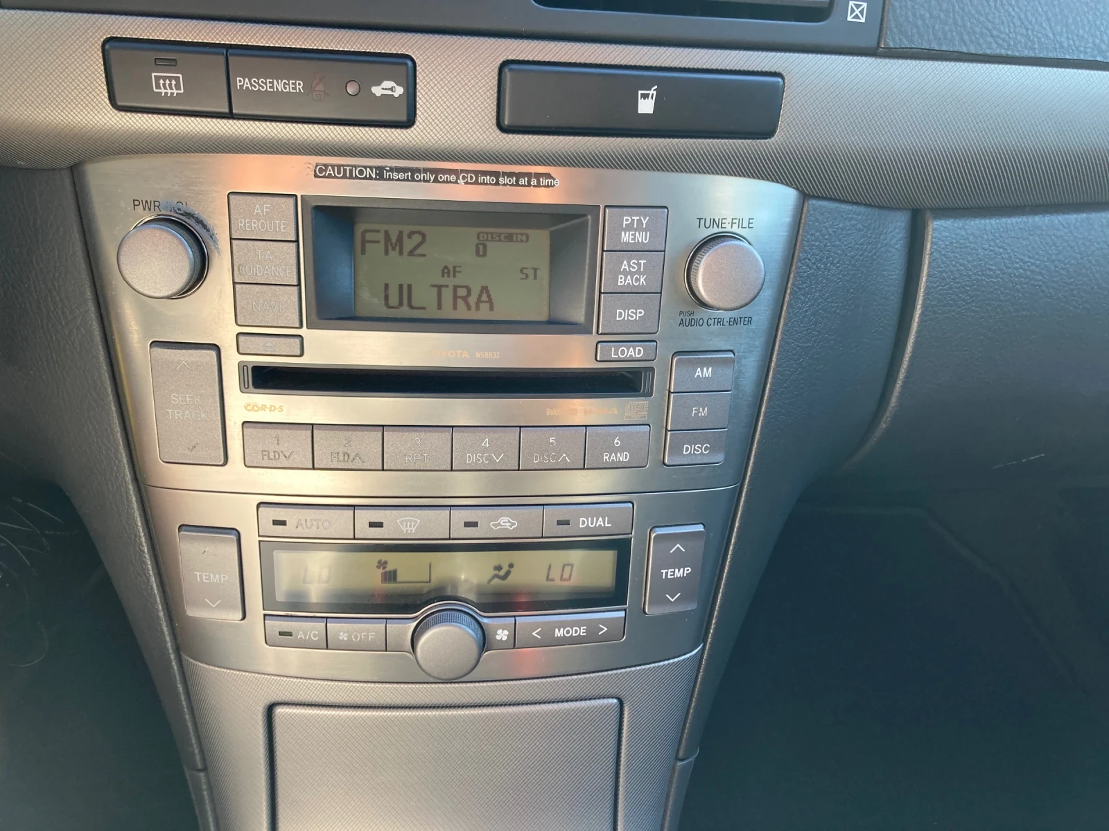 Toyota Avensis 2.0 D4D 126konq mnogo ekstri, снимка 12 - Автомобили и джипове - 56124590