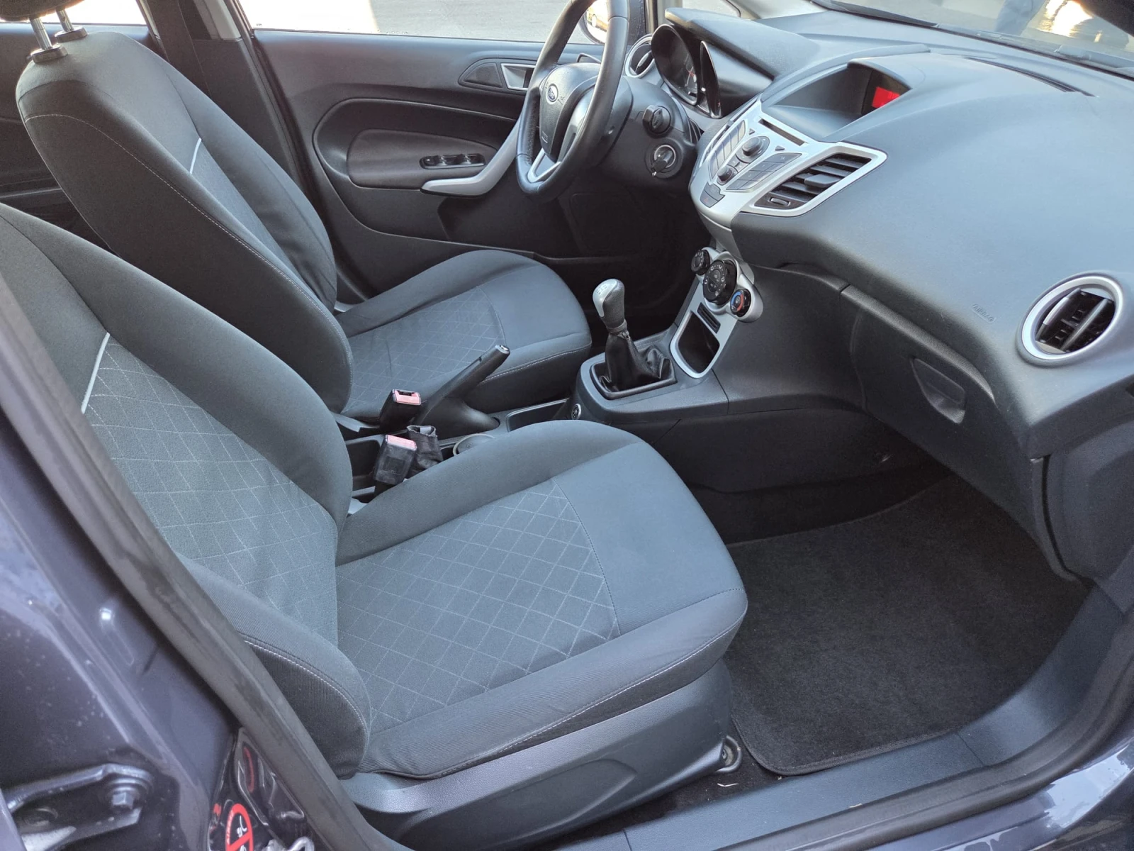 Ford Fiesta 1.4 GPL, снимка 9 - Автомобили и джипове - 56215194