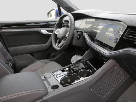VW Touareg 3.0TDI* R-LINE* PANO* DISTR* HEAD-UP* LED* , снимка 12