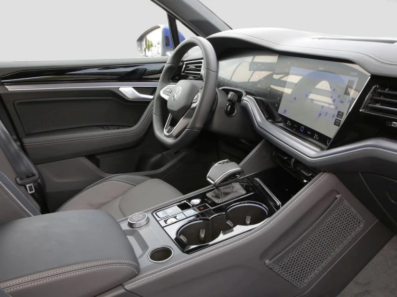 VW Touareg 3.0TDI* R-LINE* PANO* DISTR* HEAD-UP* LED* , снимка 12 - Автомобили и джипове - 52708695