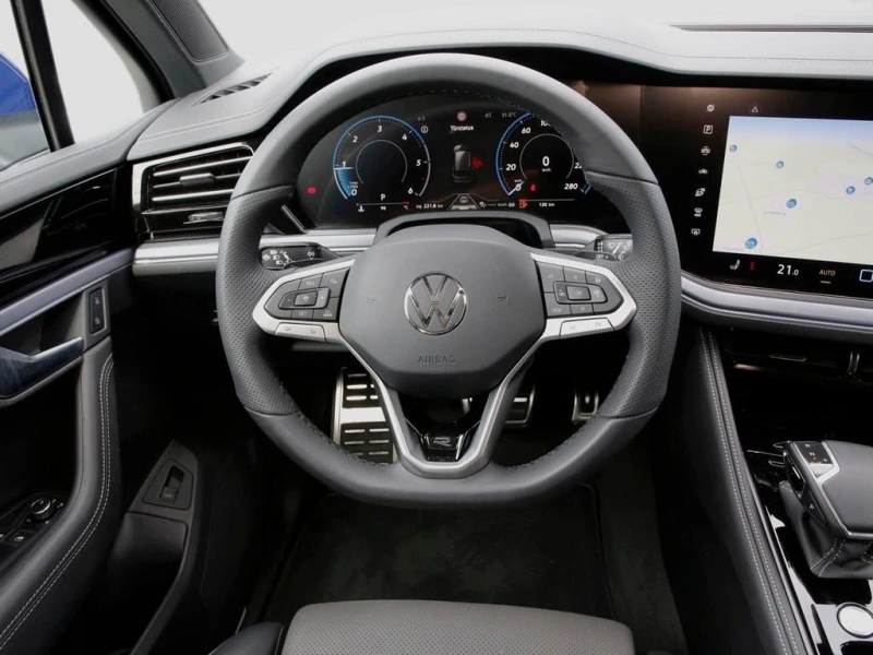 VW Touareg 3.0TDI* R-LINE* PANO* DISTR* HEAD-UP* LED* , снимка 5 - Автомобили и джипове - 52708695