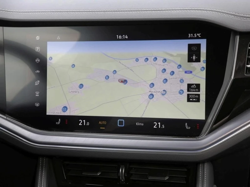 VW Touareg 3.0TDI* R-LINE* PANO* DISTR* HEAD-UP* LED* , снимка 8 - Автомобили и джипове - 52708695