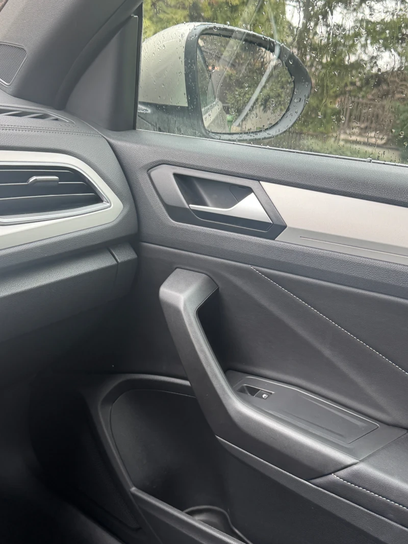 VW T-Roc Кабрио , снимка 8 - Автомобили и джипове - 53595239