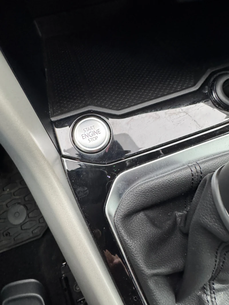 VW T-Roc Кабрио , снимка 6 - Автомобили и джипове - 53595239