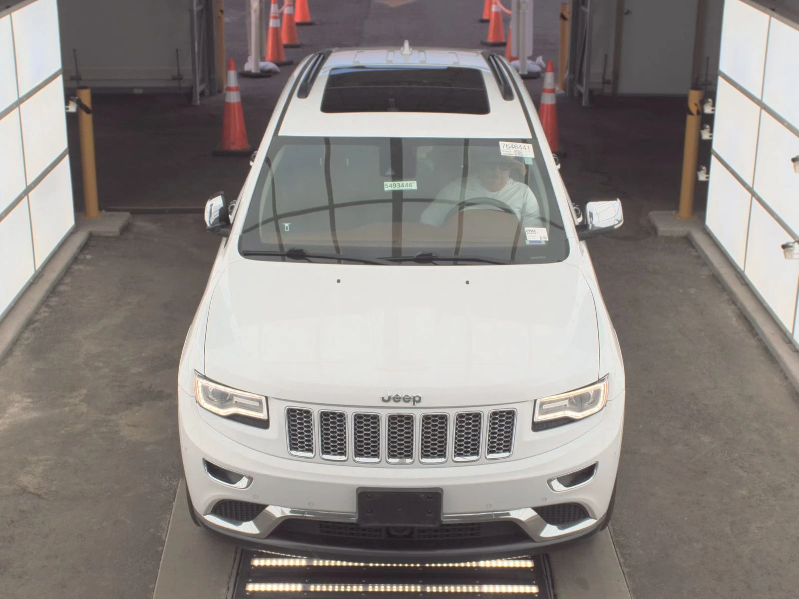 Jeep Grand cherokee SUMMIT* 8ZF* ОБДУХ* ПАНО* ДИГИТАЛ* DISTRONIK - изображение 2