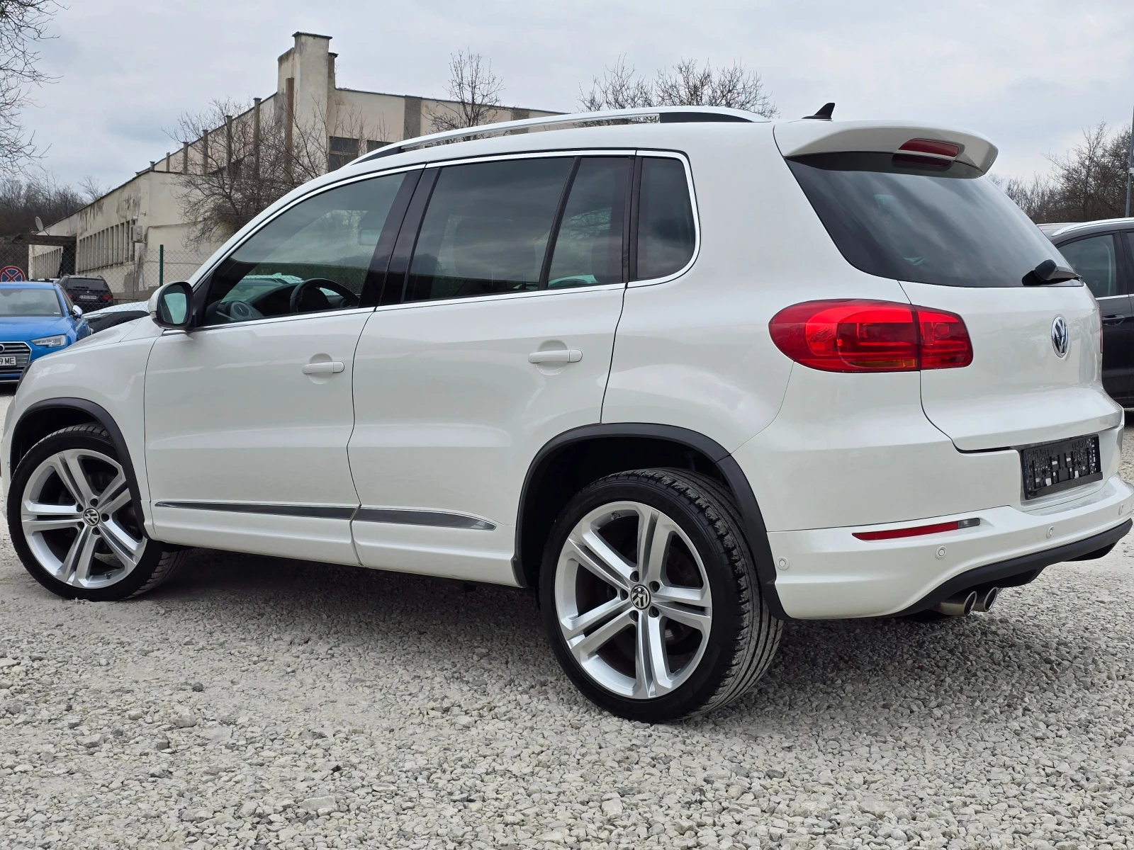 VW Tiguan 2.0TDI/177к.с/R-Line/150хил./4x4/FULL/Швейцария, снимка 8 - Автомобили и джипове - 53906686