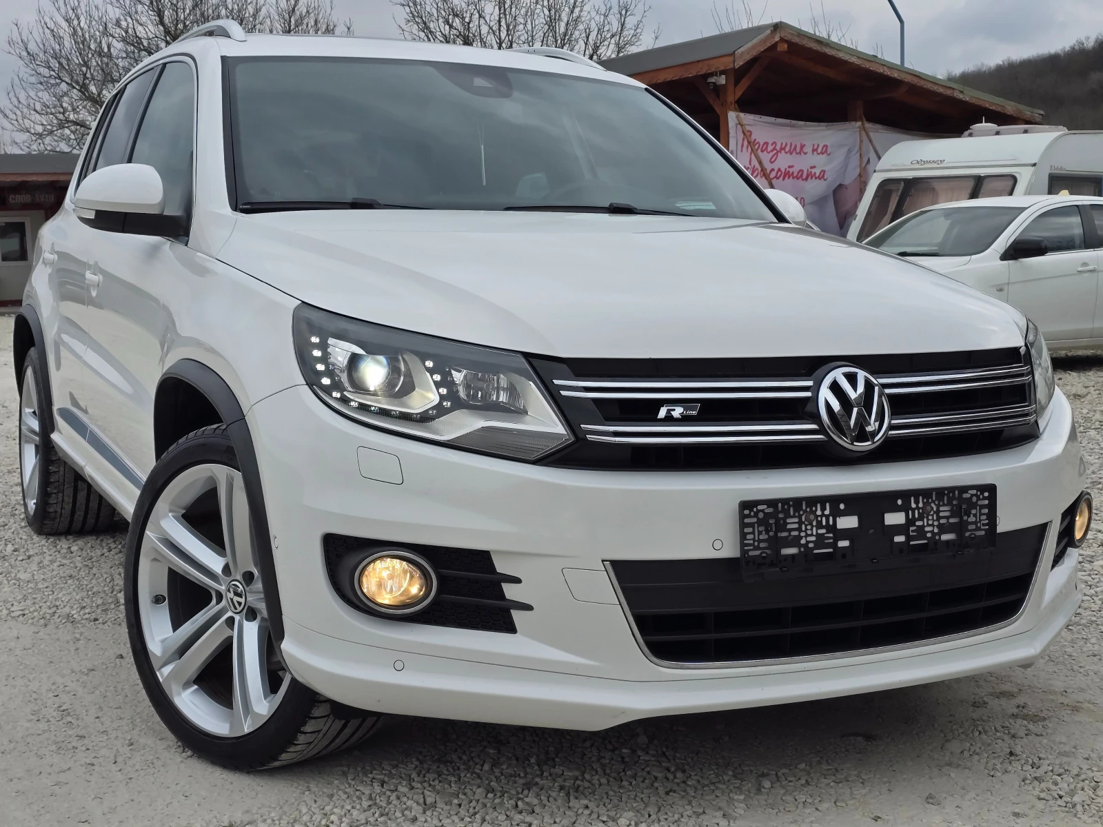 VW Tiguan 2.0TDI/177к.с/R-Line/150хил./4x4/FULL/Швейцария, снимка 3 - Автомобили и джипове - 53906686