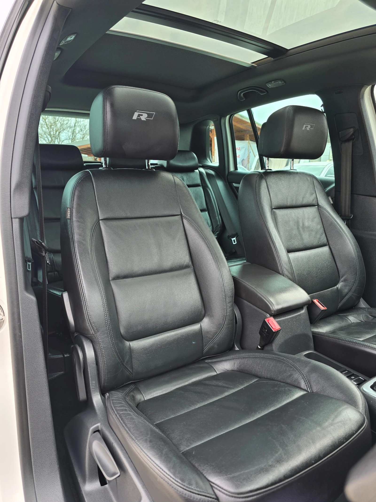 VW Tiguan 2.0TDI/177к.с/R-Line/150хил./4x4/FULL/Швейцария, снимка 14 - Автомобили и джипове - 53906686