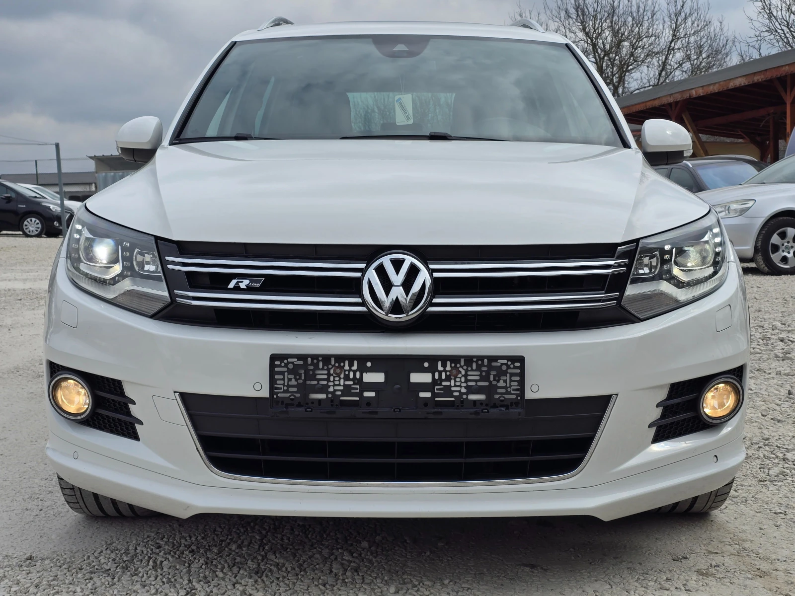 VW Tiguan 2.0TDI/177к.с/R-Line/150хил./4x4/FULL/Швейцария, снимка 2 - Автомобили и джипове - 53906686
