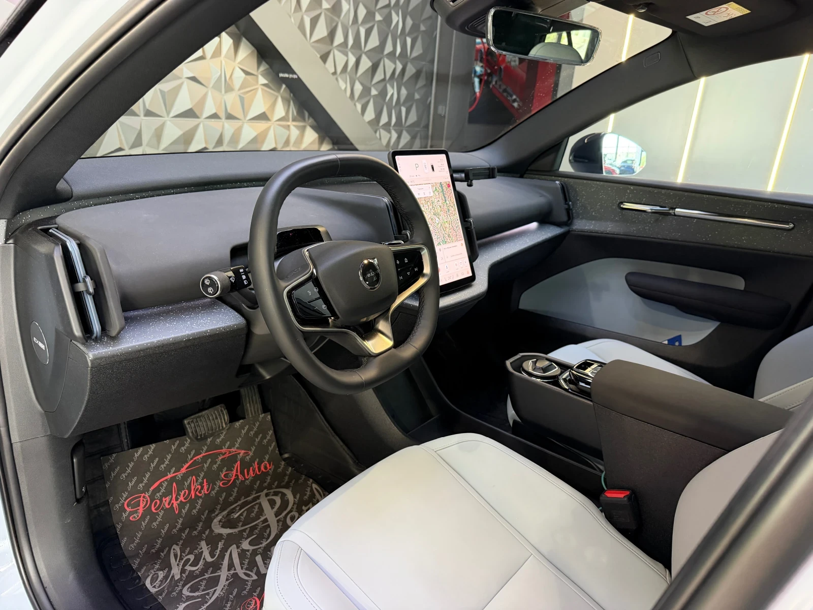 Volvo EX30 69 kw  * 4X4 * ГАРАНЦИЯ * ПАНОРАМА * , снимка 7 - Автомобили и джипове - 54968281