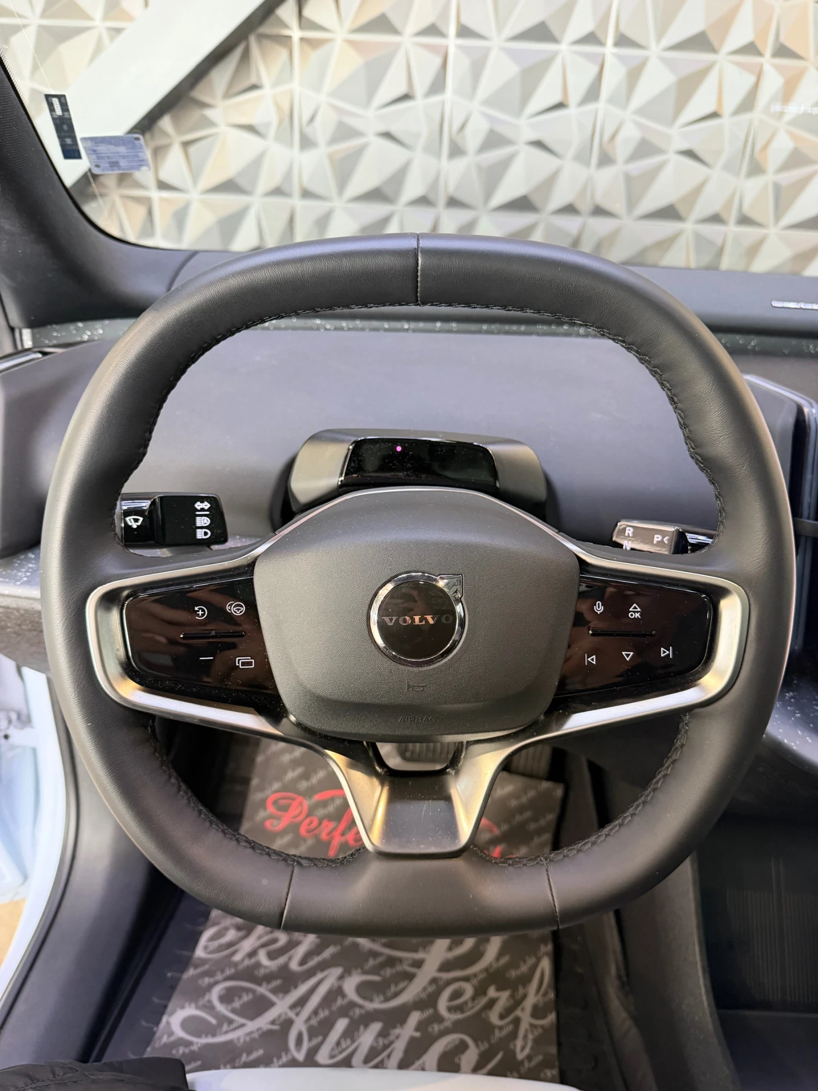 Volvo EX30 69 kw  * 4X4 * ГАРАНЦИЯ * ПАНОРАМА * , снимка 11 - Автомобили и джипове - 54968281