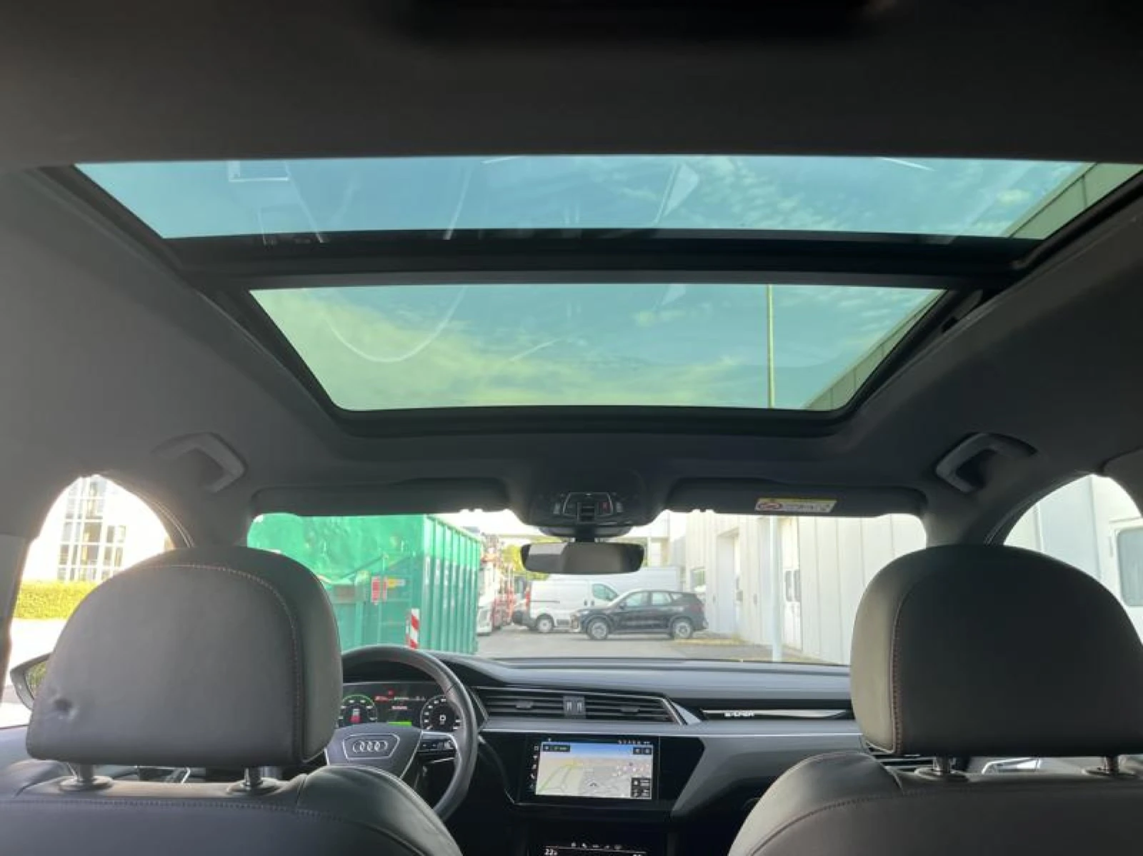 Audi Q8 E-tron Sportback 55 S Line 3D Camera Pano Bang&Olu, снимка 15 - Автомобили и джипове - 55940239