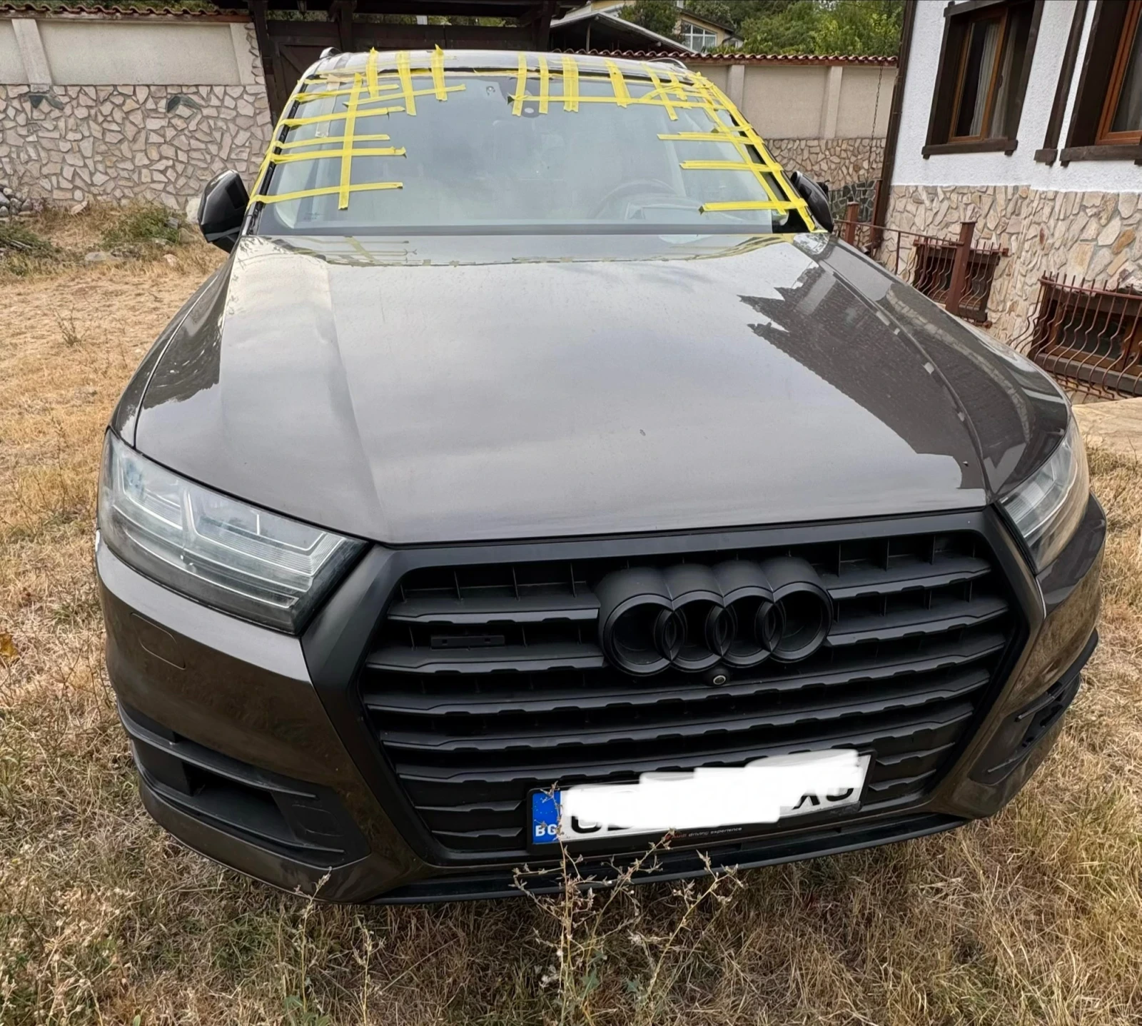 Audi Q7 3.0T разлепено предно стъкло, проблем с навигация