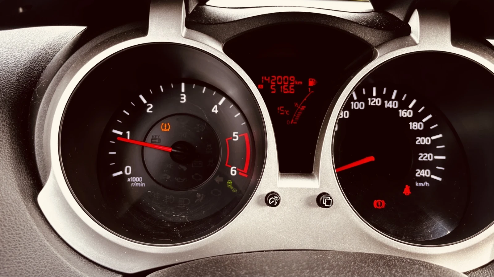 Nissan Juke, снимка 9 - Автомобили и джипове - 56447059