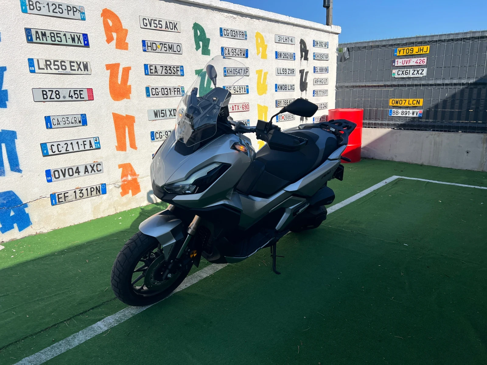 Honda X-ADV 350i 9000km Неразличим от нов - изображение 3