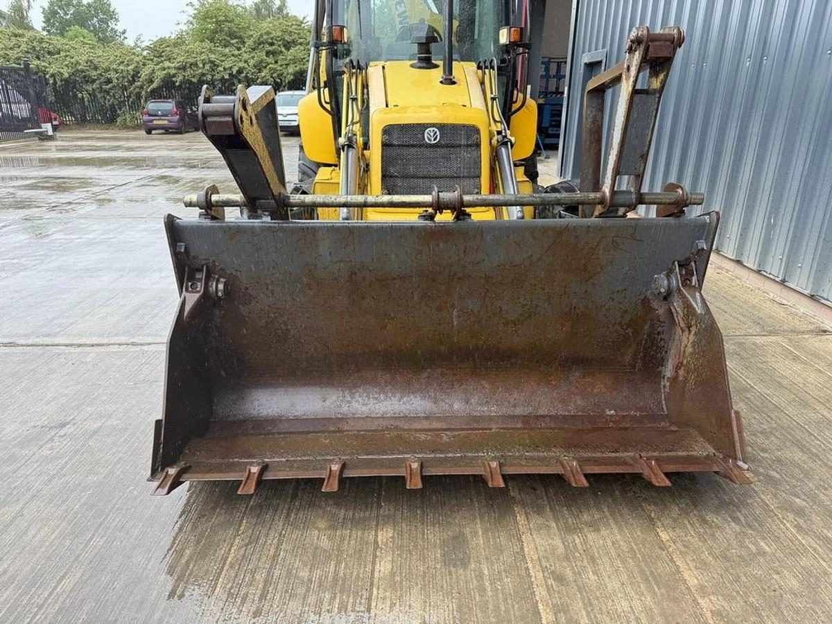 Багер New Holland B110-4PT, снимка 3 - Индустриална техника - 54774365