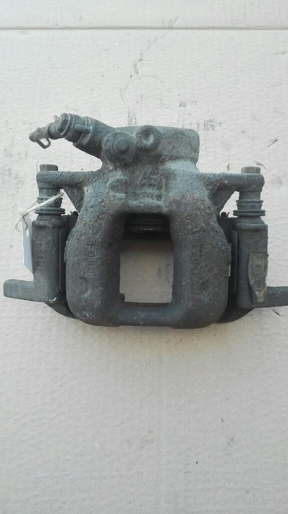 Спирачен апарат преден десен Пежо 407 2.0хди (12)