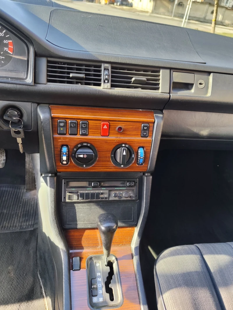 Mercedes-Benz 124 Катафалка 2.3 бензинов, снимка 9 - Автомобили и джипове - 52692577