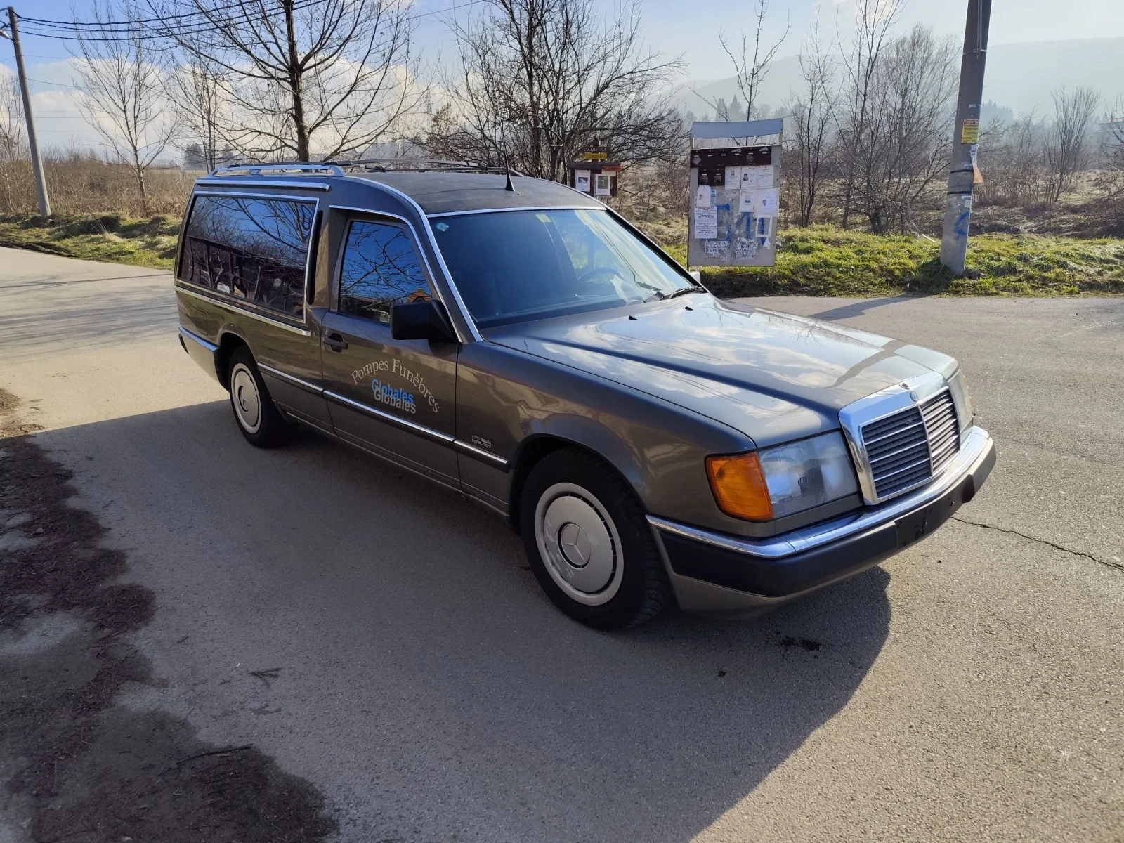 Mercedes-Benz 124 Катафалка 2.3 бензинов, снимка 1