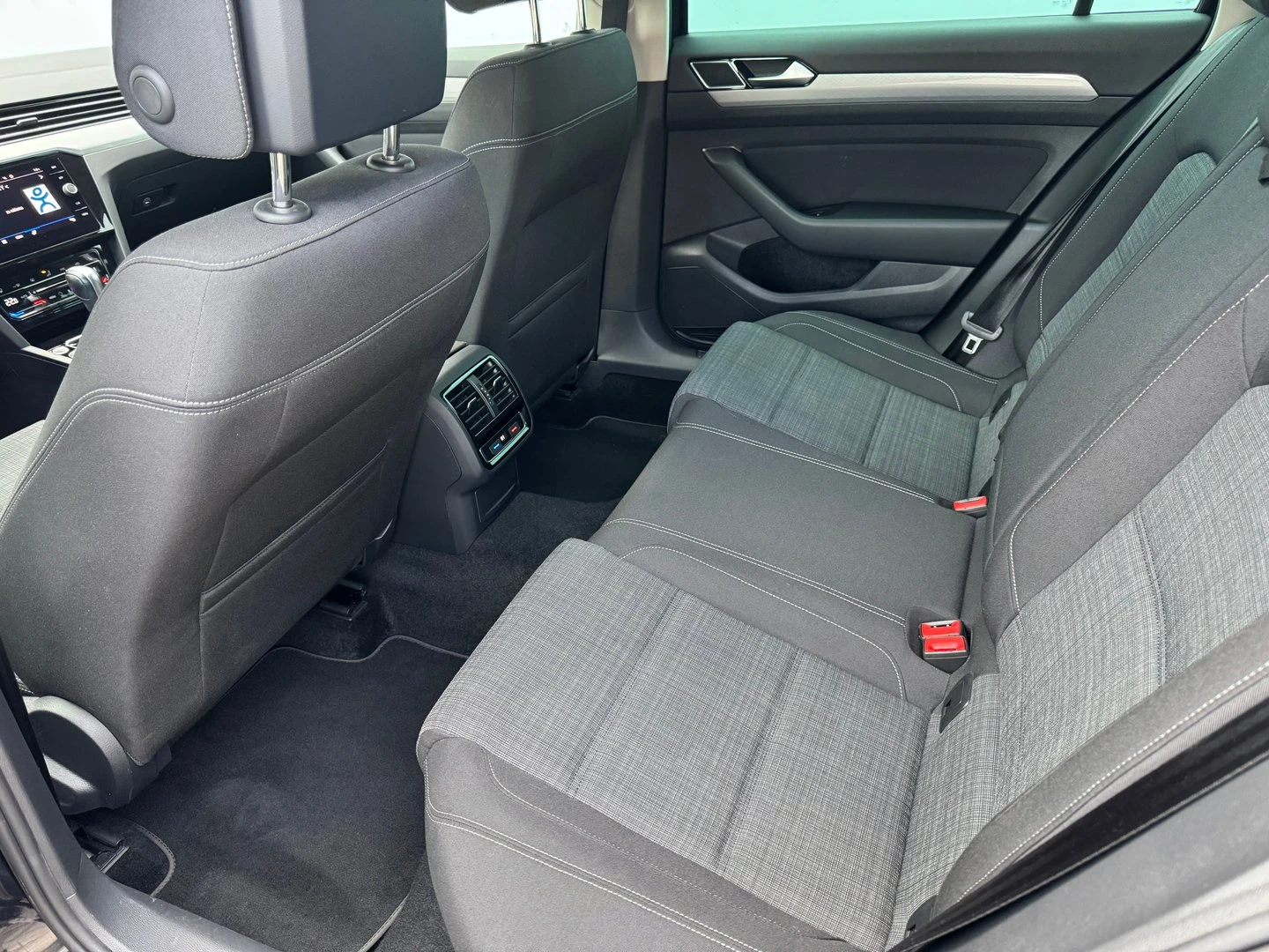 VW Passat Business 2.0 TDI SCR DSG - изображение 7